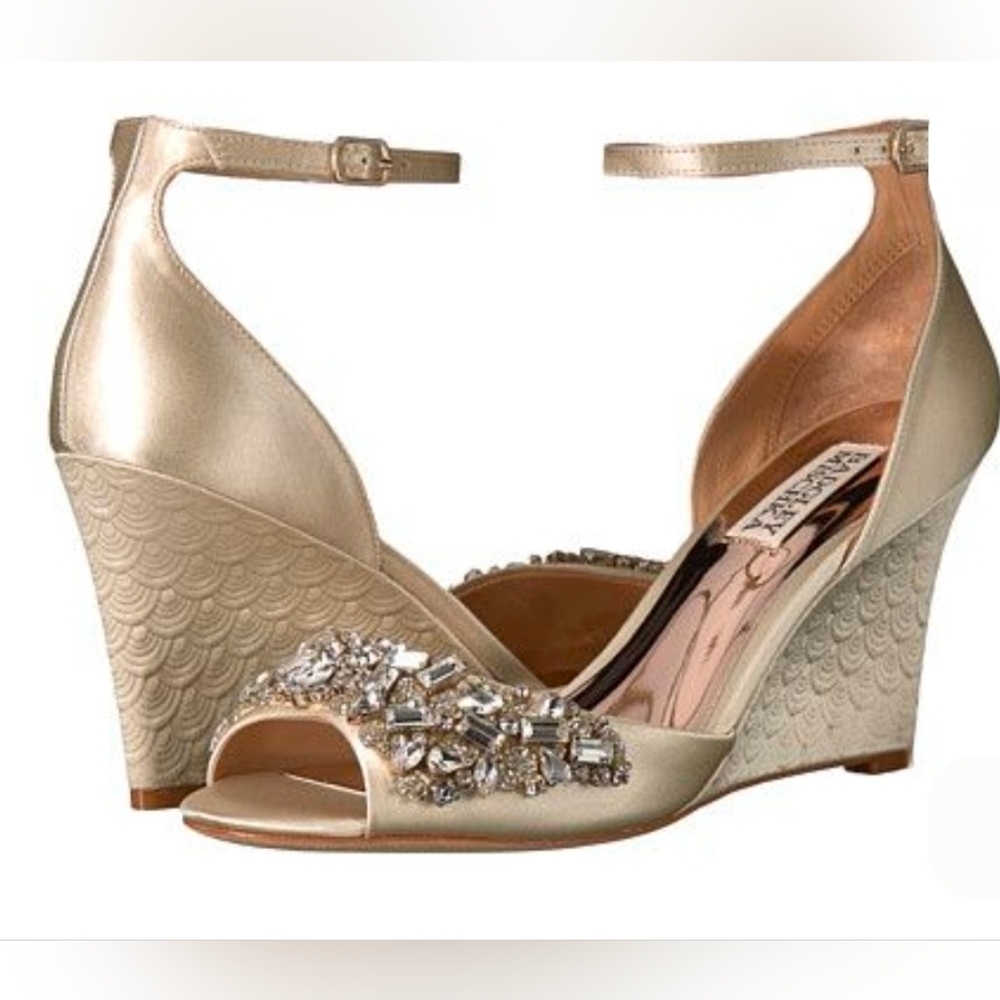 Badgley Mischka Women's Cream Peep-Toe Heels